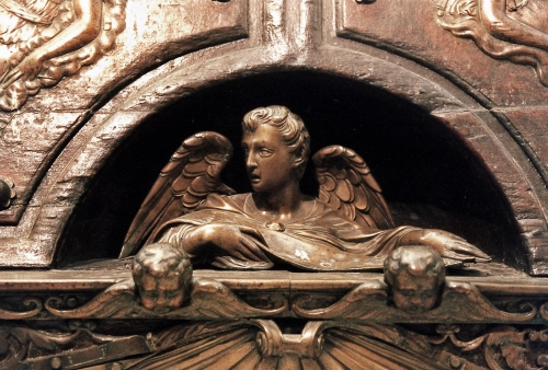 Detalle del facistol de la sillería de coro. Iglesia catedral de Santa María. Sevilla. Autor: Martín Pradas, Antonio. Fondo Gráfico IAPH