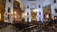 Vista del interior de la iglesia con una única salida