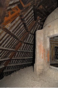 Vista del espacio interior entre la cúpula y su cubierta