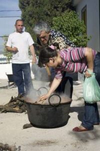 Elaboración de habas de San Marcos