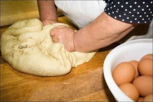 Elaboración de hornazo