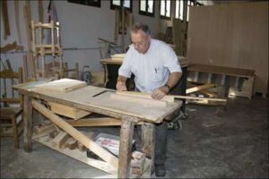 Elaboración de sillas