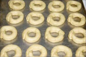 Elaboración de roscos de vino