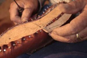 Elaboración de sandalias de campo