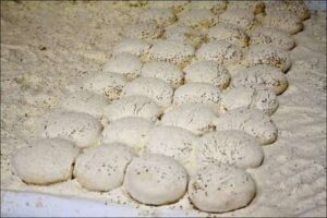 Elaboración artesanal del mollete marchenero.