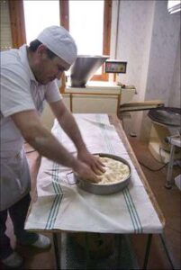 Elaboración de hornazo