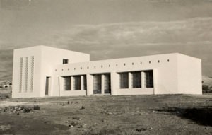 Vista de escuela rural de Abral.